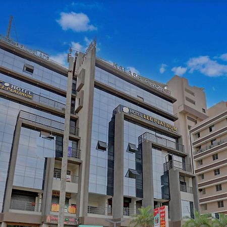 Hotel Lee Platinum Ахмедабад Экстерьер фото