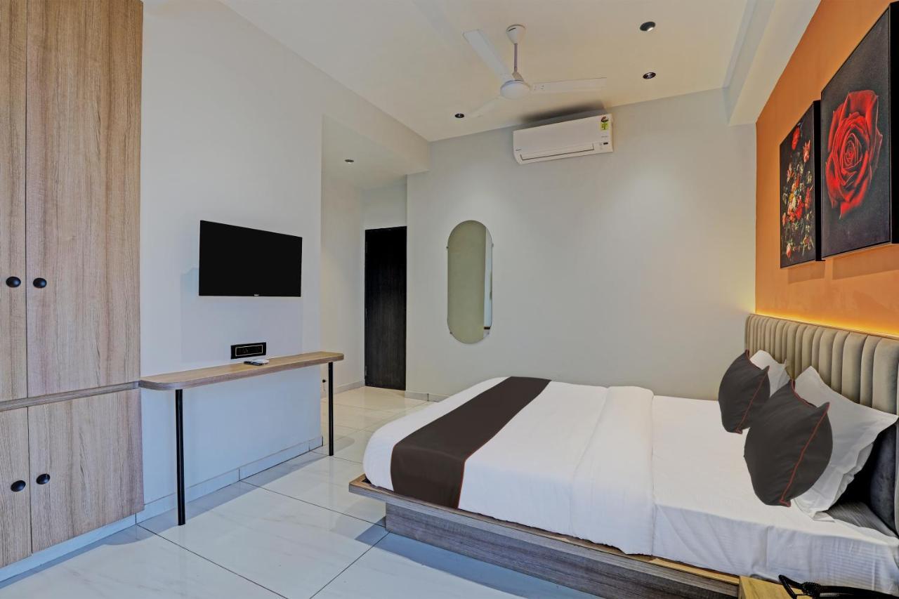 Hotel Lee Platinum Ахмедабад Экстерьер фото