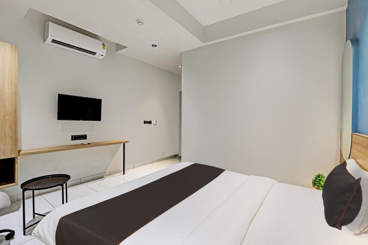 Hotel Lee Platinum Ахмедабад Экстерьер фото