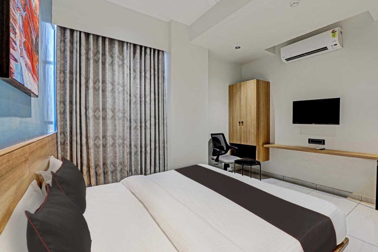 Hotel Lee Platinum Ахмедабад Экстерьер фото