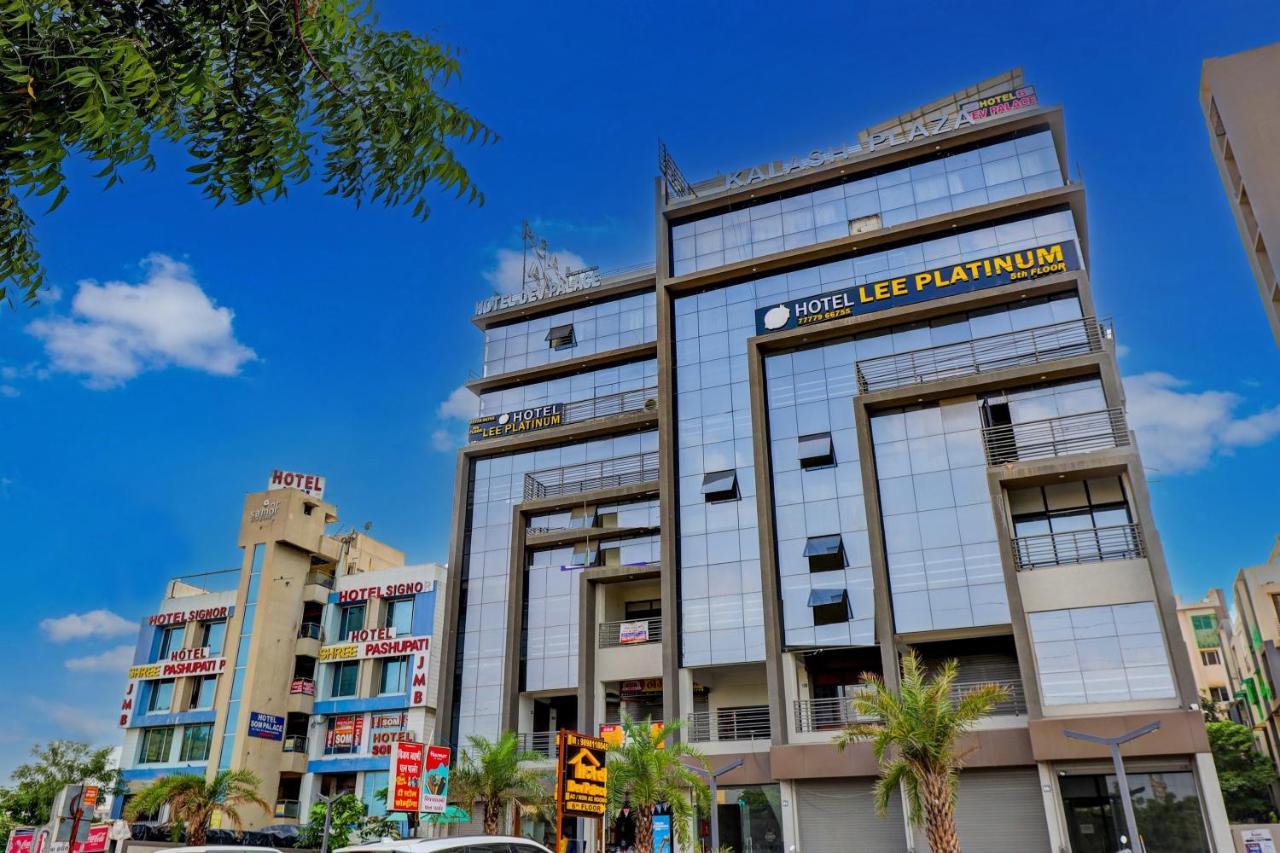 Hotel Lee Platinum Ахмедабад Экстерьер фото