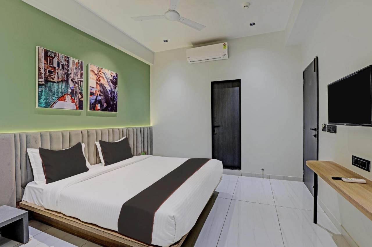 Hotel Lee Platinum Ахмедабад Экстерьер фото